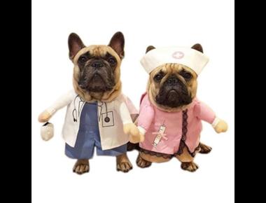 in the hospital和at the hospital有什麼不同？