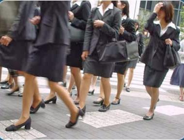 常見英文錯誤：She is an OL. 她是個上班族